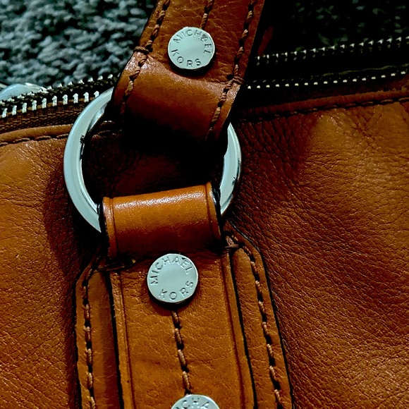 Large Michael Kors Studded Uptown Astor Tote Hobo Satchel. Silver tone hardware - Picture 8 of 8